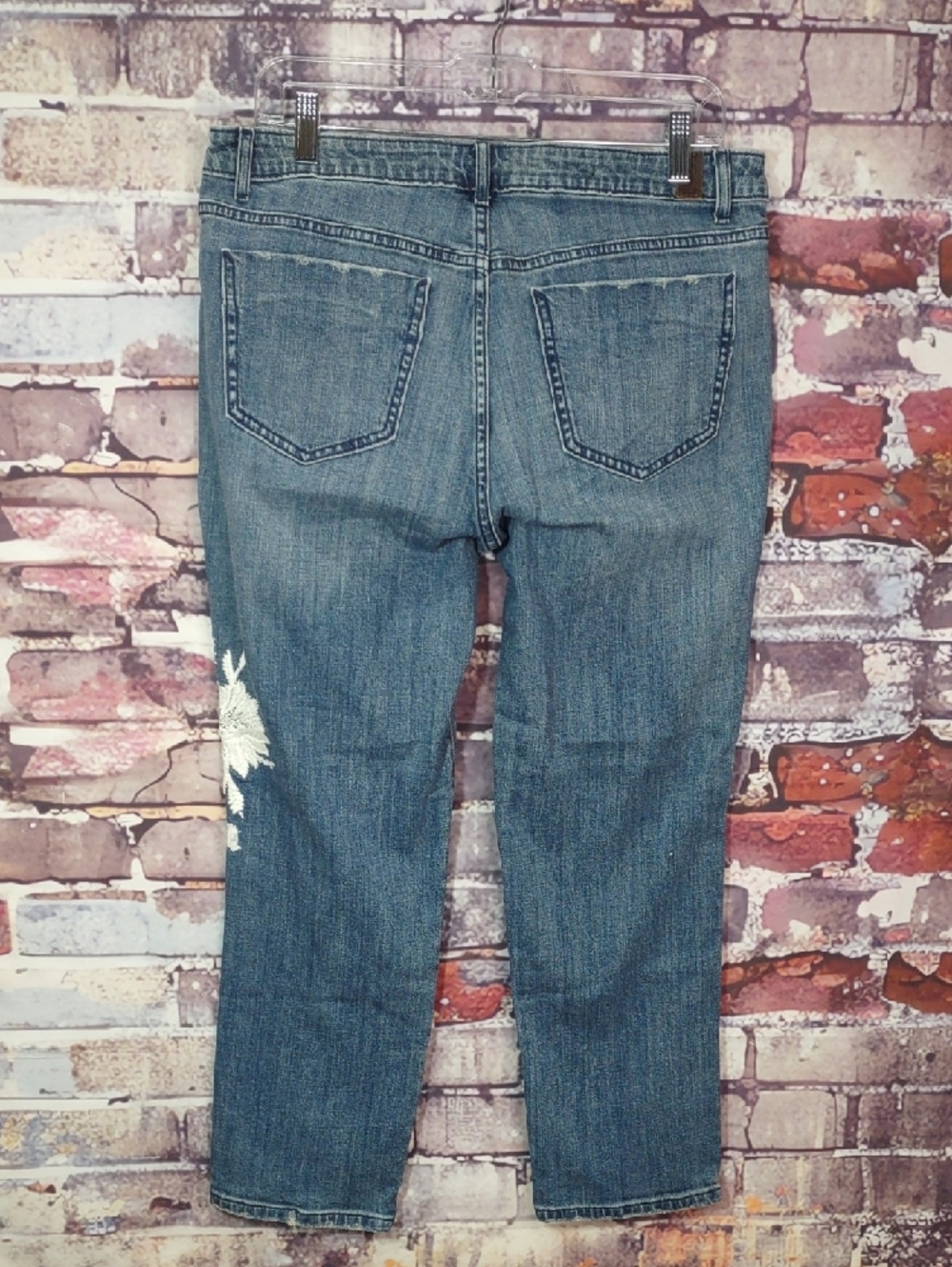 Simply Vera Vera Wang Blue Denim Boyfriend Jeans with White Floral Embroidery - Picture 4 of 4